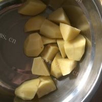 美味的铁锅排骨炖芸豆的做法图解三