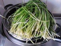 妈妈教我做韭菜饼做法图解1)