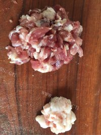 香飘十里的蒜苔炒肉做法图解2)