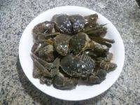 「家有大厨」咸鸭蛋蒸毛蟹做法图解3)