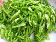 「健康美食」青椒肉丝做法图解2)