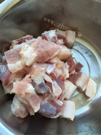芳香四溢的土豆红烧肉做法图解1)