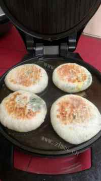 五味俱全的韭菜饼做法图解4)