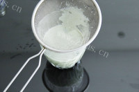 好吃的双色抹茶布丁做法图解10)