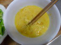 青椒炒鸡蛋（家庭版）做法图解2)