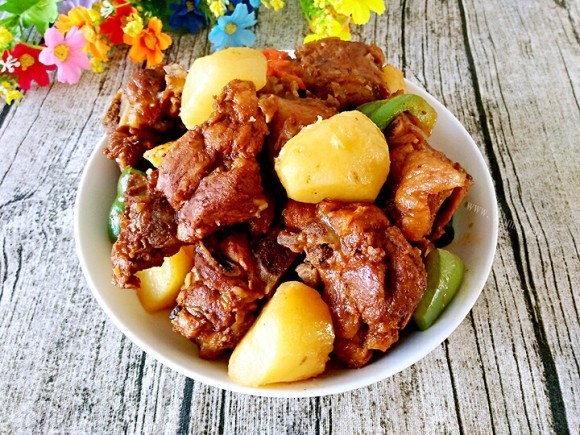 脊骨炖土豆