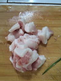 家常菜木耳炒肉做法图解3)