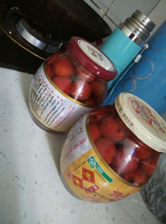 色泽鲜亮的山楂罐头