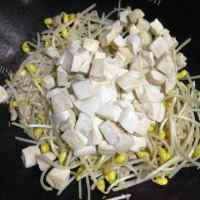 黄豆芽炒豆腐做法图解5)