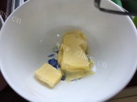 甜蜜苺干酸奶蜂蜜马芬做法图解4)