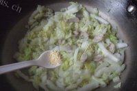 白菜炒肉丝做法图解7)