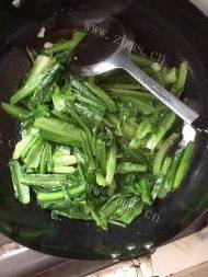 口感饱满的蒜香油麦菜做法图解7)