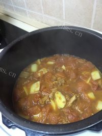 芳香四溢的番茄土豆牛腩汤做法图解7)