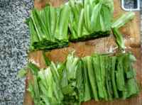 好吃的蒜蓉油麦菜做法图解2)