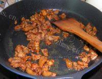家常菜菠萝炒鸡腿肉做法图解4)