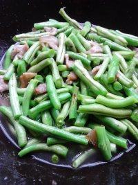 易做的四季豆炒肉做法图解4)