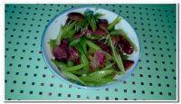 家常菜芹菜炒腊肠