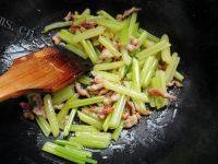 芹菜肉丝做法图解11)