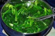 麻酱菠菜做法图解6)