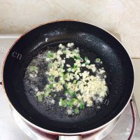 可口的香菇土豆卤肉饭做法图解10)