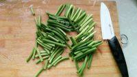 家常菜蒜苔炒腊肉做法图解4)