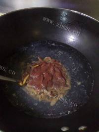 美味的芹菜木耳烩猪腰做法图解3)