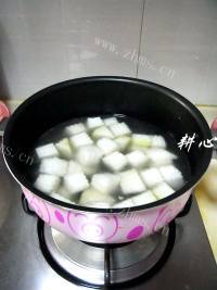 自制猪颈肉冬瓜汤做法图解5)