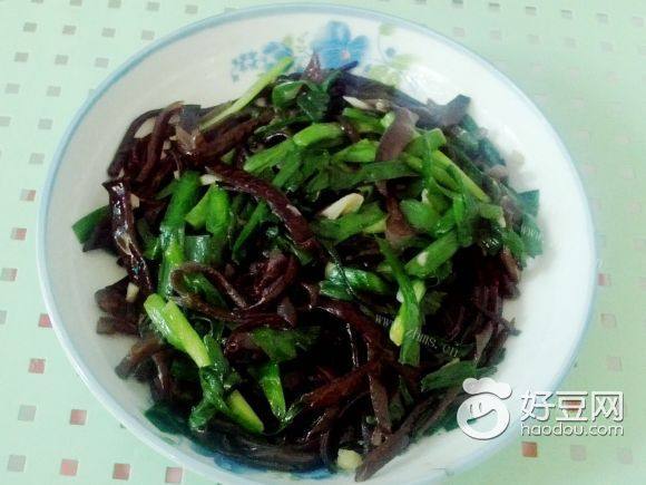 韭菜炒木耳