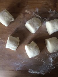 美味的发面圆白菜锅烙做法图解6)