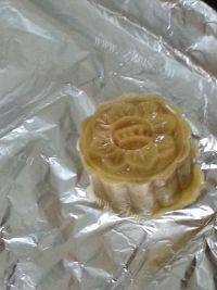齿颊留香的广式莲蓉蛋黄月饼做法图解14)