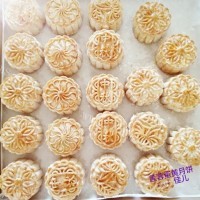 自制广式莲蓉蛋黄月饼