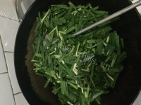 家常菜韭菜炒豆干做法图解3)