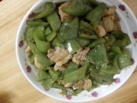 家常菜五花肉炒辣椒