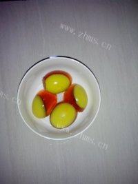 美美厨房之皮蛋拌豆腐做法图解2)