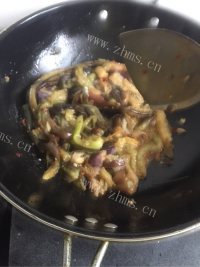 色香味俱全的手撕茄子做法图解5)