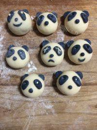 自制熊猫豆沙包做法图解18)