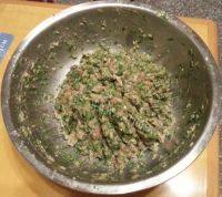 简易的芹菜肉包子做法图解10)