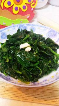 自制蒜香菠菜