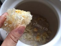 美容银耳莲子羹做法图解2)