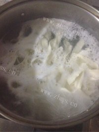 色香味俱全的油泼面做法图解3)