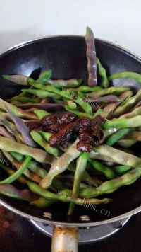 家常菜红烧肉炖豆角做法图解3)