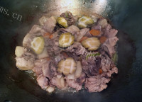 「一锅熟」鲜鲍焖鸡做法图解5)