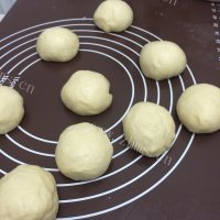 热腾腾的紫薯面包卷做法图解3)