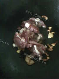 喷香的豆角炒肉做法图解4)
