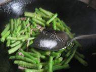 好吃的豇豆肉丝做法图解4)