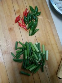 好吃的孜然辣炒鱿鱼须做法图解3)