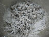 诱人的油炸小河虾做法图解5)