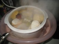 美味的青橄榄雪梨炖瘦肉做法图解10)