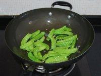自己做的荷兰豆炒肉做法图解6)