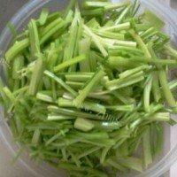 色味俱佳的芹菜鱿鱼做法图解1)